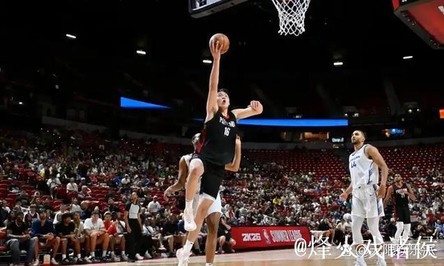 科林斯表现平平:全场10投5中,贡献10分2篮板1助攻1盖帽 科林斯表现平平:全场10投5中,贡献10分2篮板1助攻1盖帽